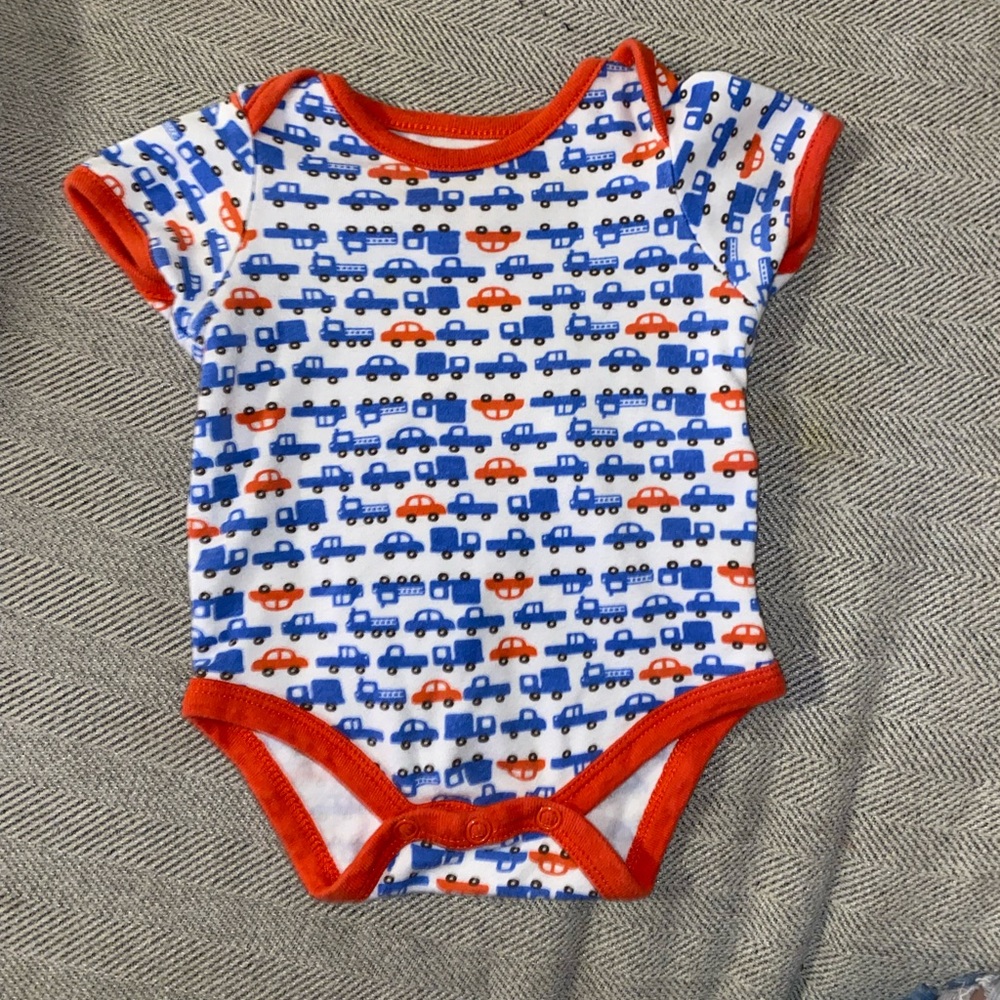 Small wonders 0-3M red and blue cars bodysuit